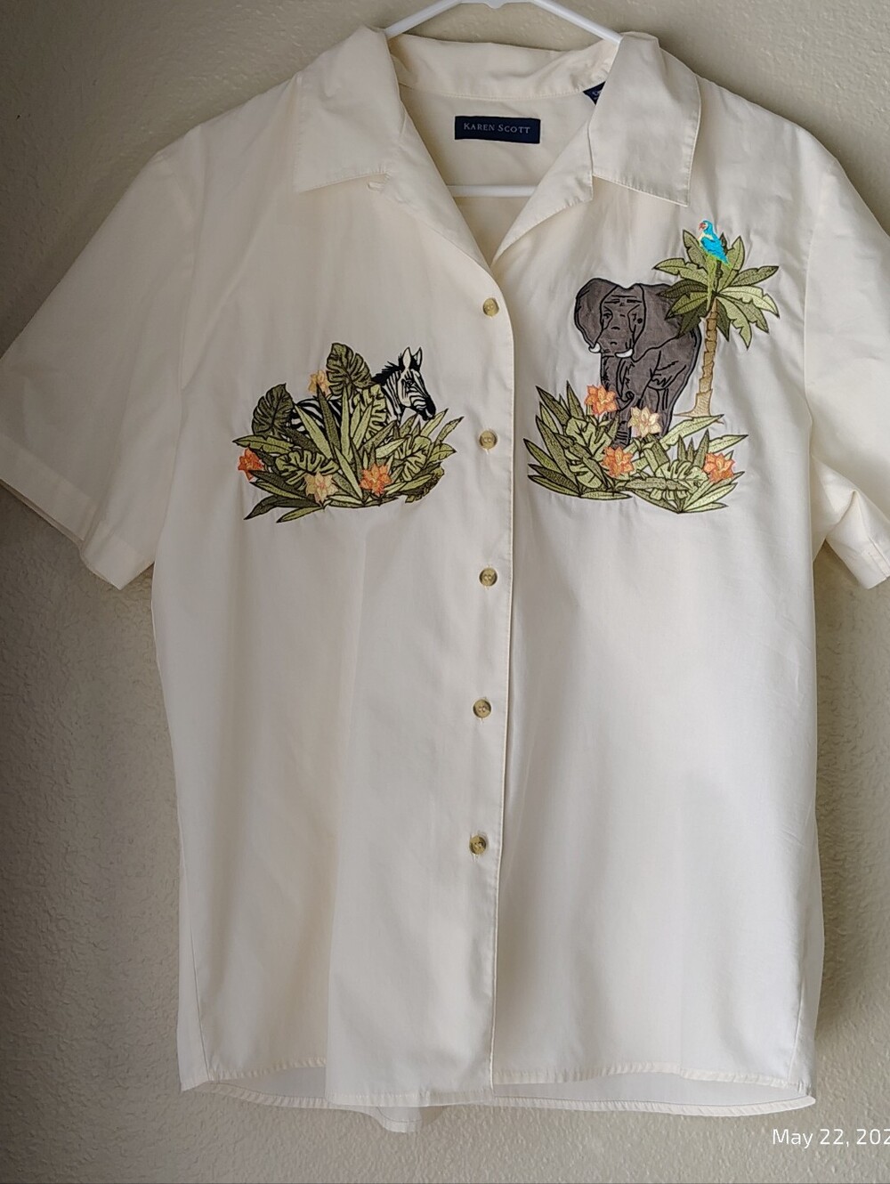 Karen Scott Unique Safari Embroidered CREME Button Up Shirt Women M Tropical ZOO